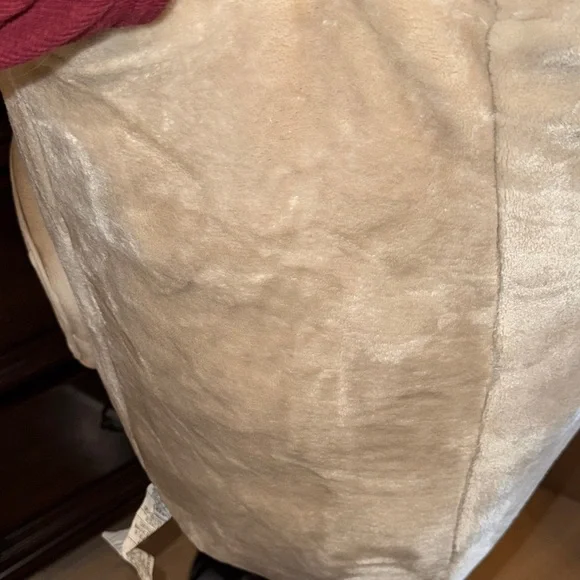 Willow Road Velvet Plush Comforter Set in Cream - Picture 4 of 9